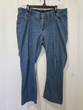 Classic Women's Blue Jeans - Comfortable Everyday Fit